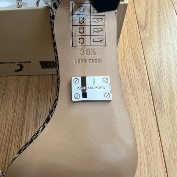NIB!!🎉HP🥳Michael Kors Collection Natasia Strappy High Heels - Picture 6 of 12